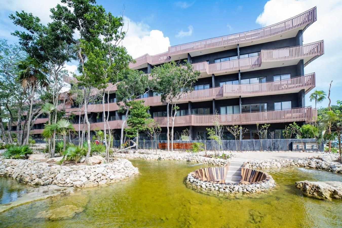 Luxury 3bd With Balcony And Rooftop Pool Apartment *