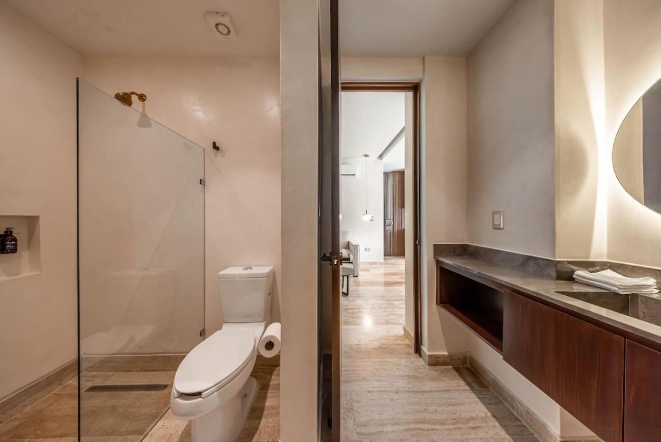 Holiday home Elegant 2br W Rooftop Pool Close To *