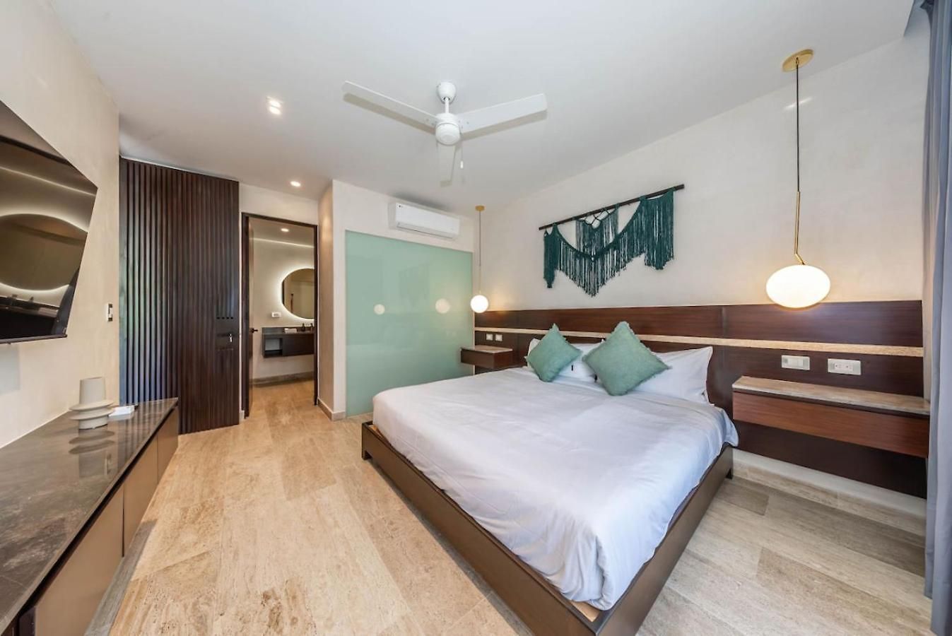 Elegant 2br W Rooftop Pool Close To *