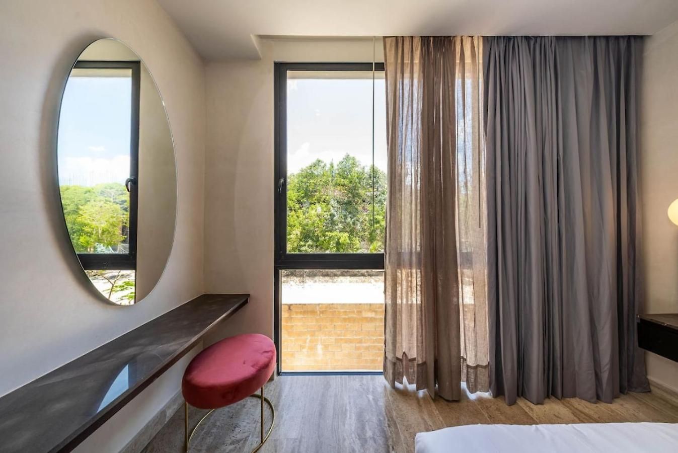 Holiday home Elegant 2br W Rooftop Pool Close To