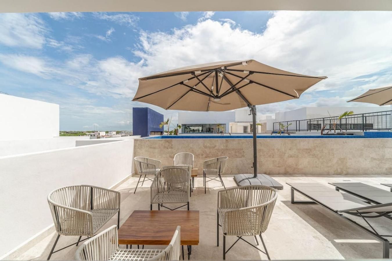 Lux 2 Bd Corner W Swim Up Pool Aldea Zama *