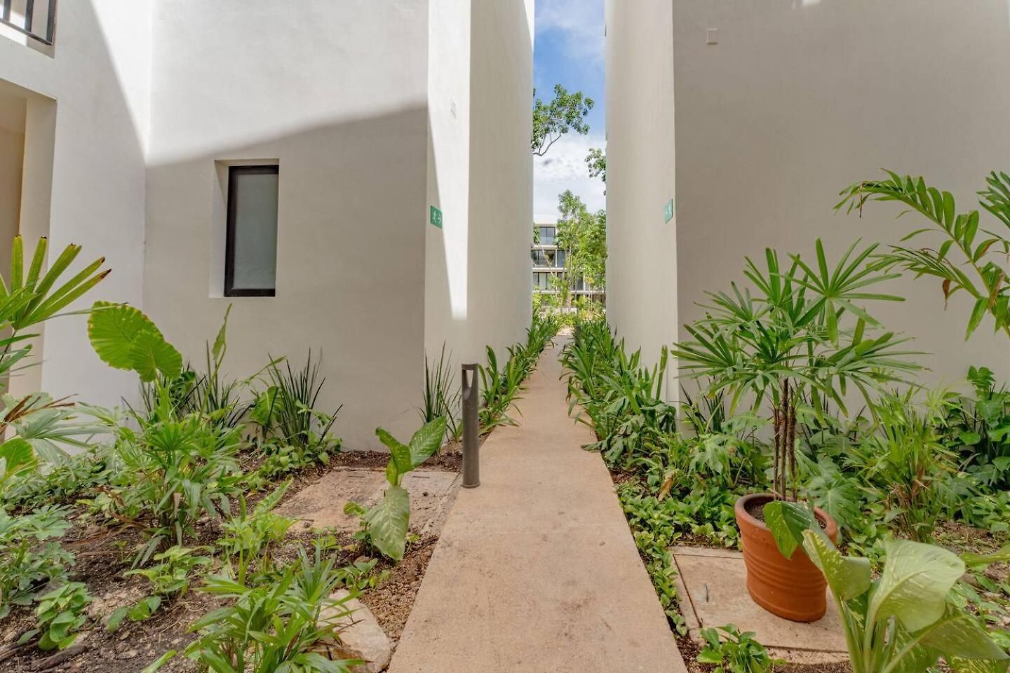 Luxury Coastal Vibes Park 101 Free Club Apartment *
