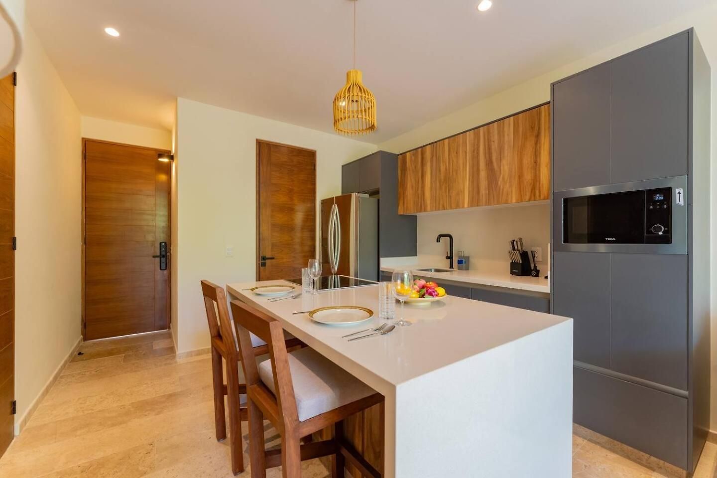 Luxury Coastal Vibes Park 101 Free Club Apartment