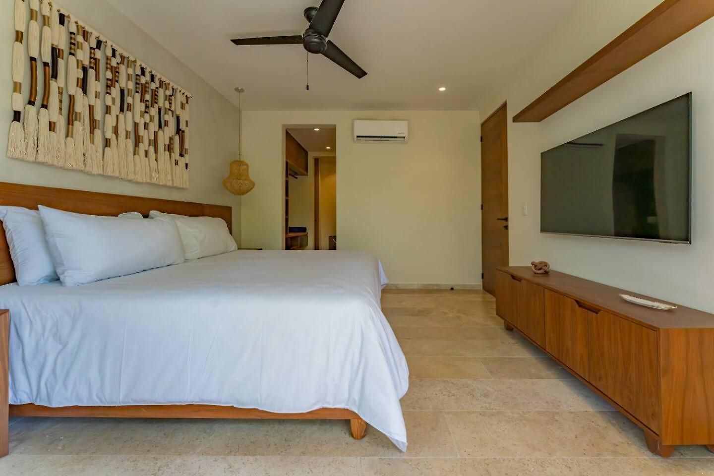 Luxury Coastal Vibes Park 101 Free Club Apartment *