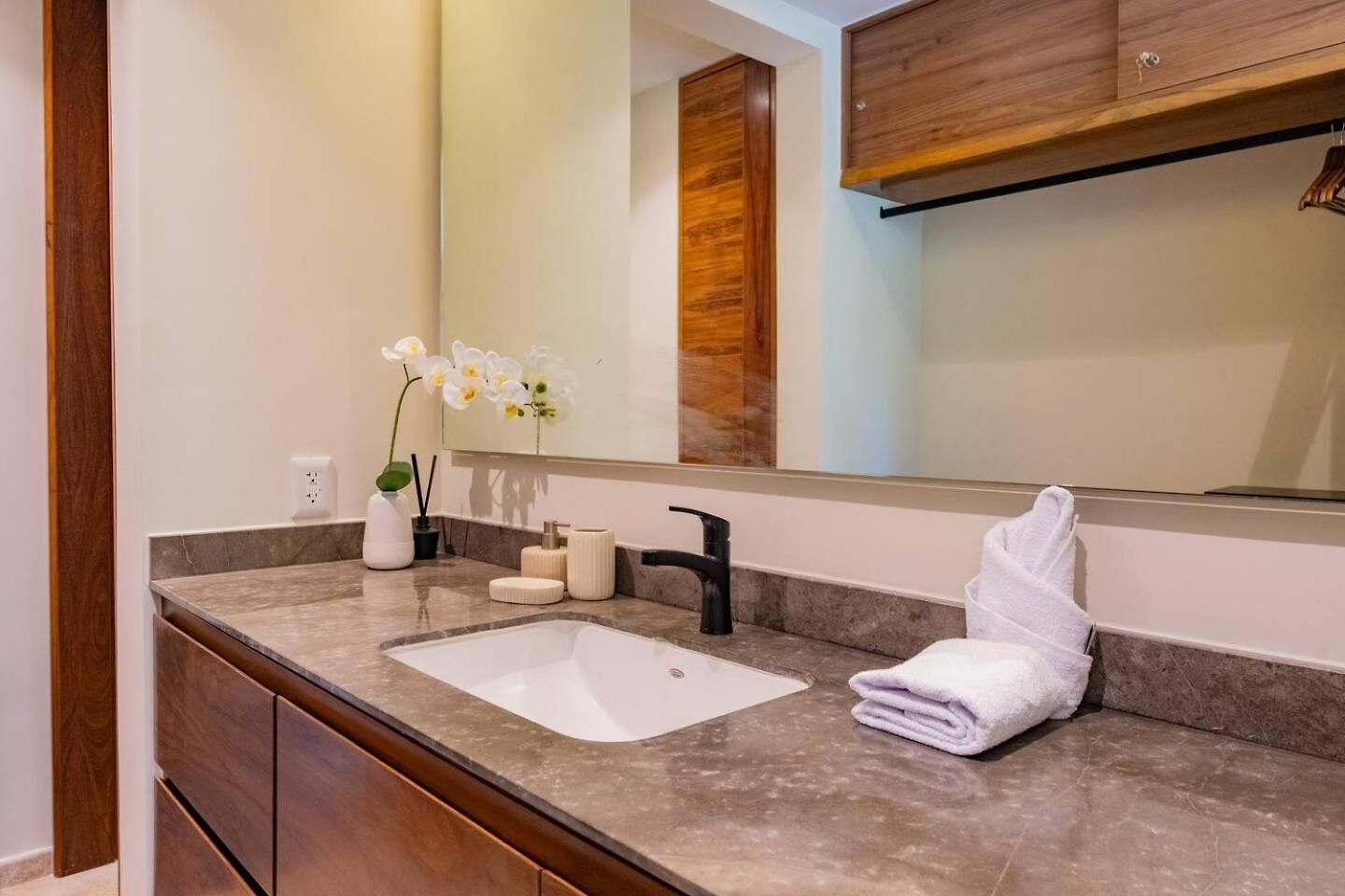 Apartment Luxury Coastal Vibes Park 101 Free Club