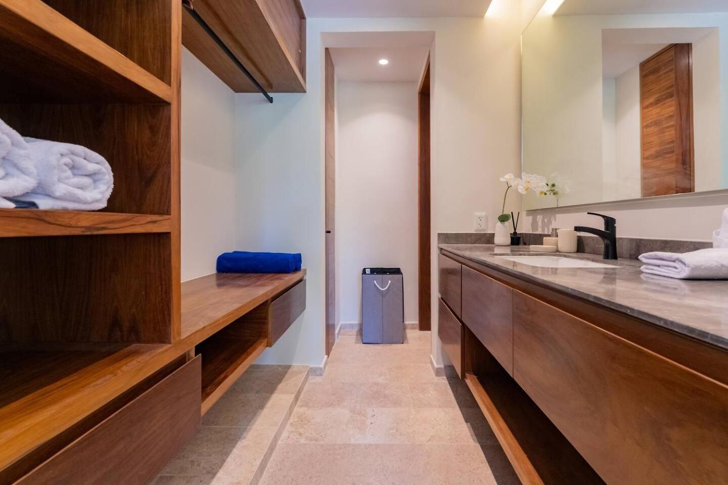 Luxury Coastal Vibes Park 101 Free Club Apartment *