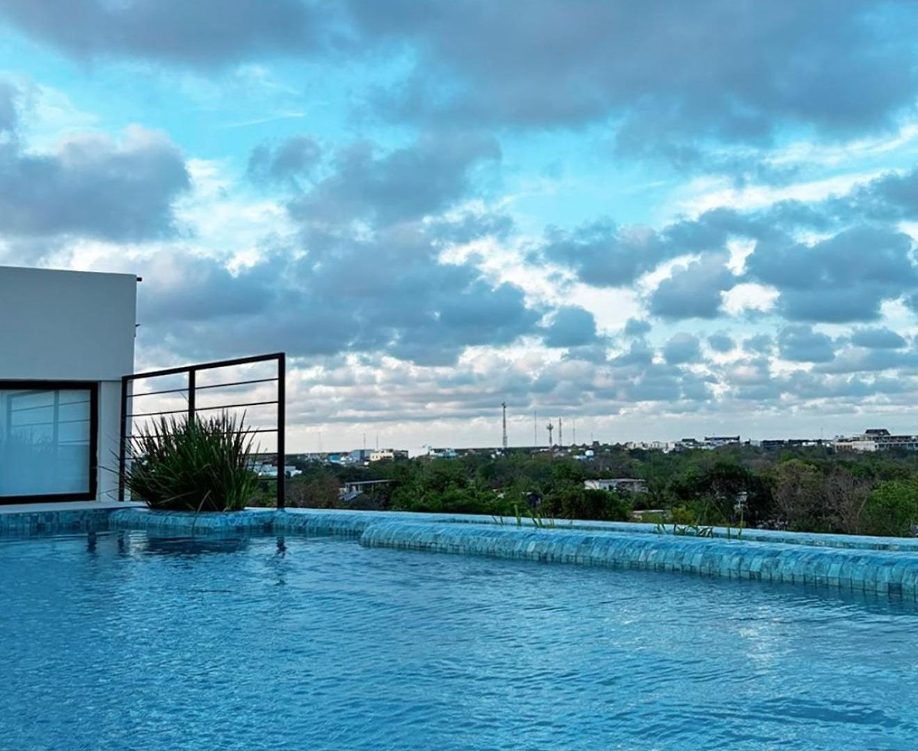Apartment Downtown Penthouse With Private Pool, Rooftop Pool And Gym, Short Distance From Beaches, Restaurants & Nightlife