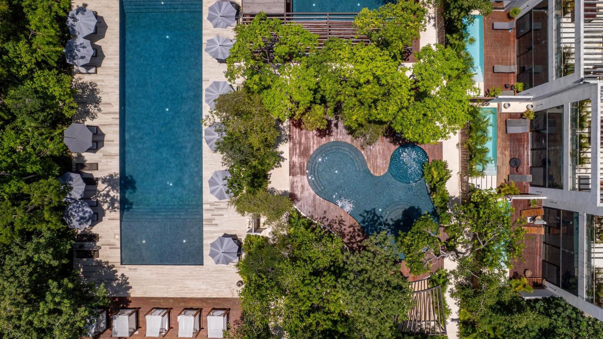 Exclusive 4br In Karanda With Pools And Paddle