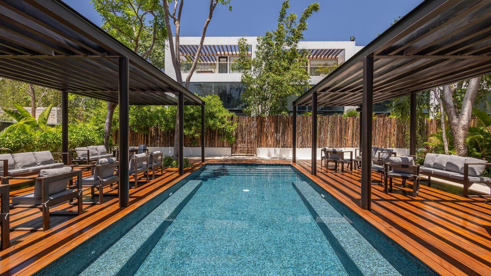 Exclusive 4br In Karanda With Pools And Paddle *