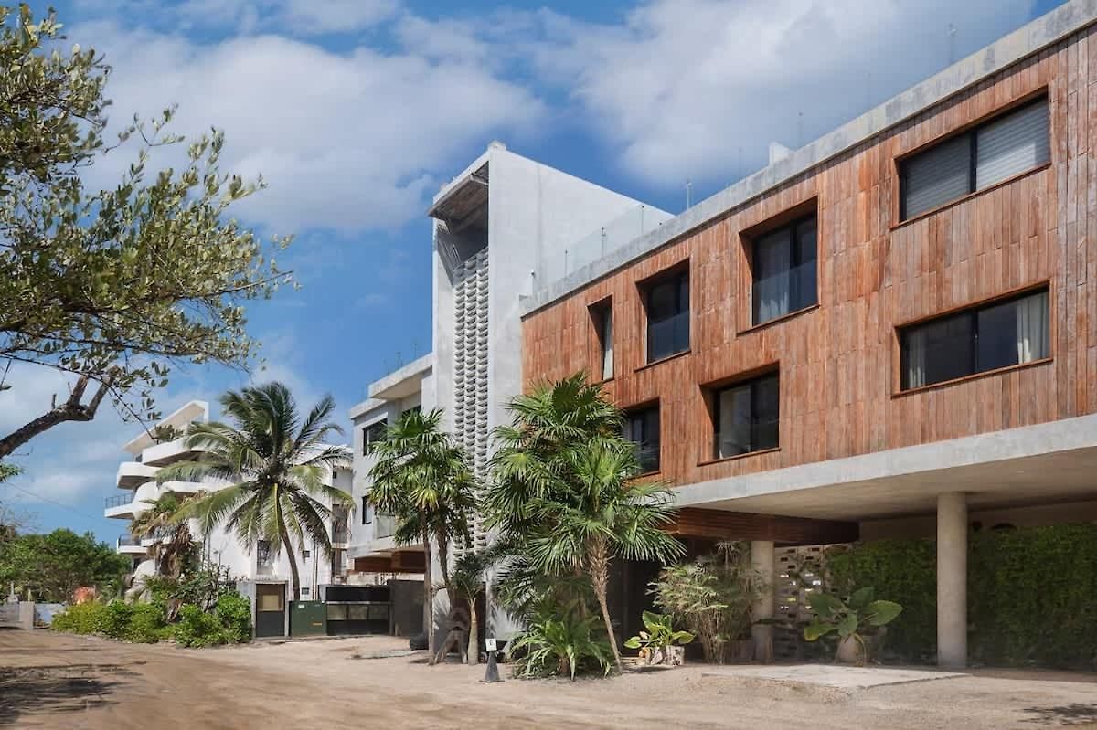 3br Beachfront With Private Rooftop At Tankah Bay *