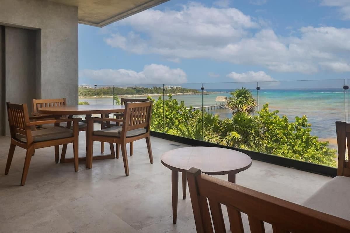 3br Beachfront With Private Rooftop At Tankah Bay *