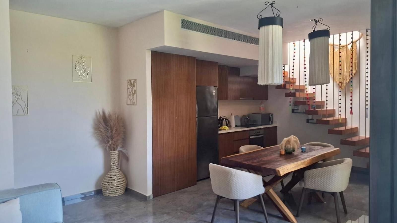 Plunge Pool Duplex Ph With Club Shuttle And Gym Apartment