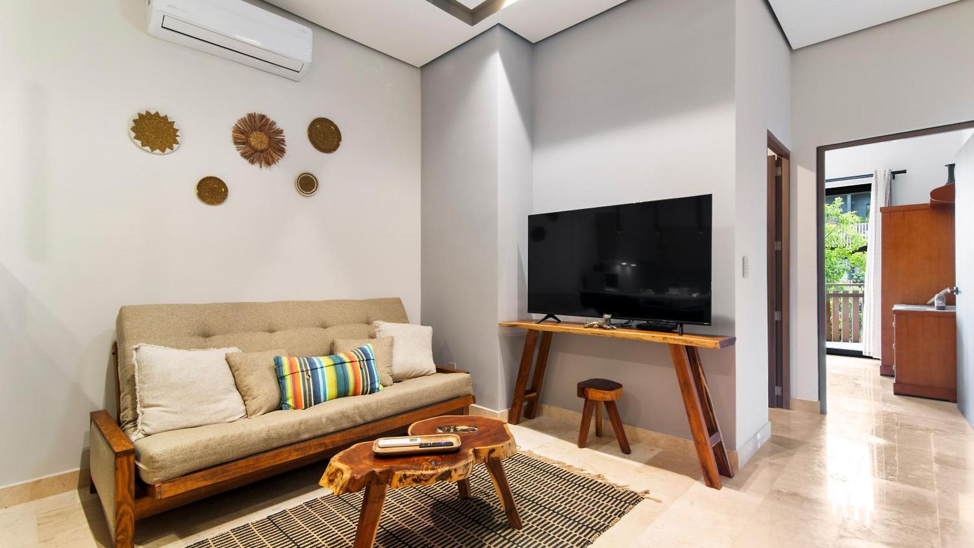 Apartment 1br - Sea View Rooftop Pools Steps To & Jaguar Park