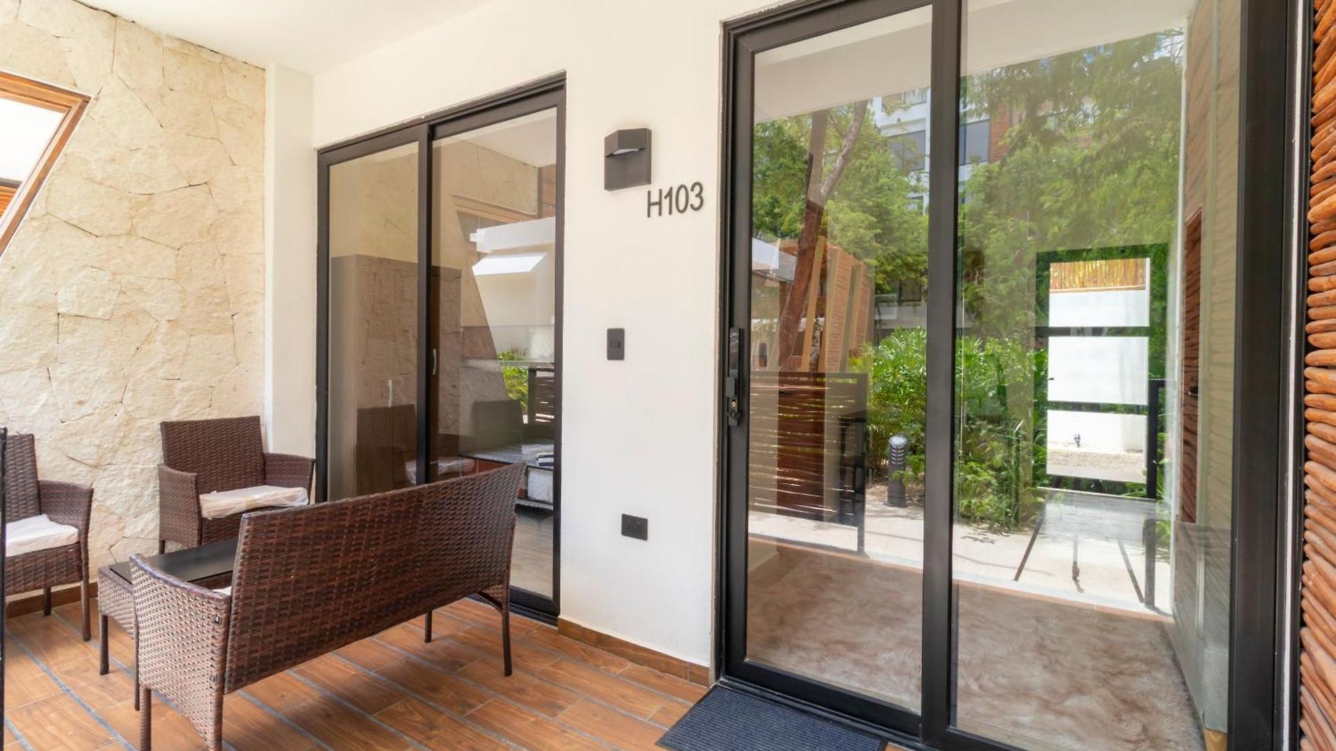 Apartamento With Private Rooftop In Tulum, 2 Br