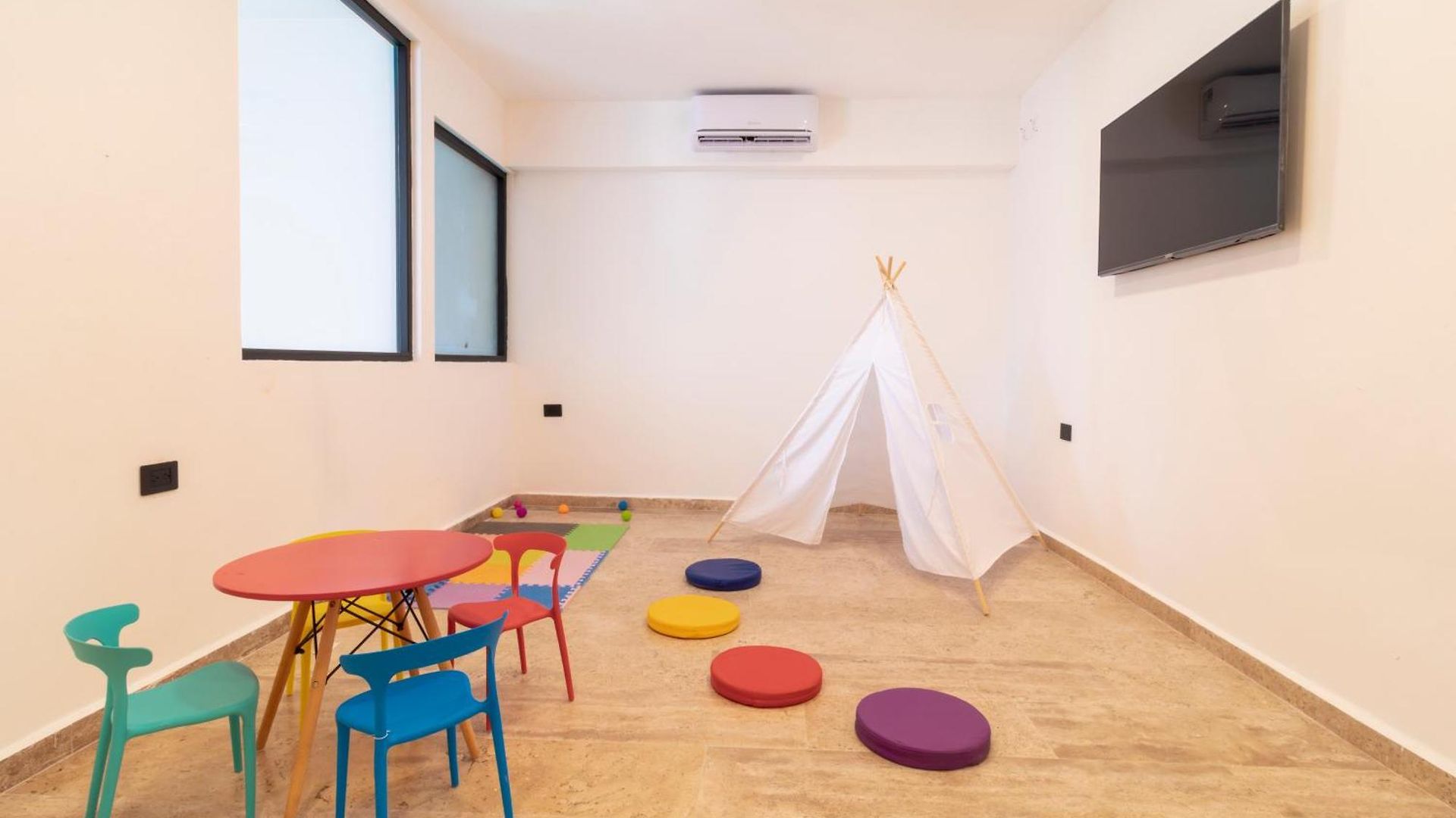With Private Rooftop In Tulum, 2 Br *