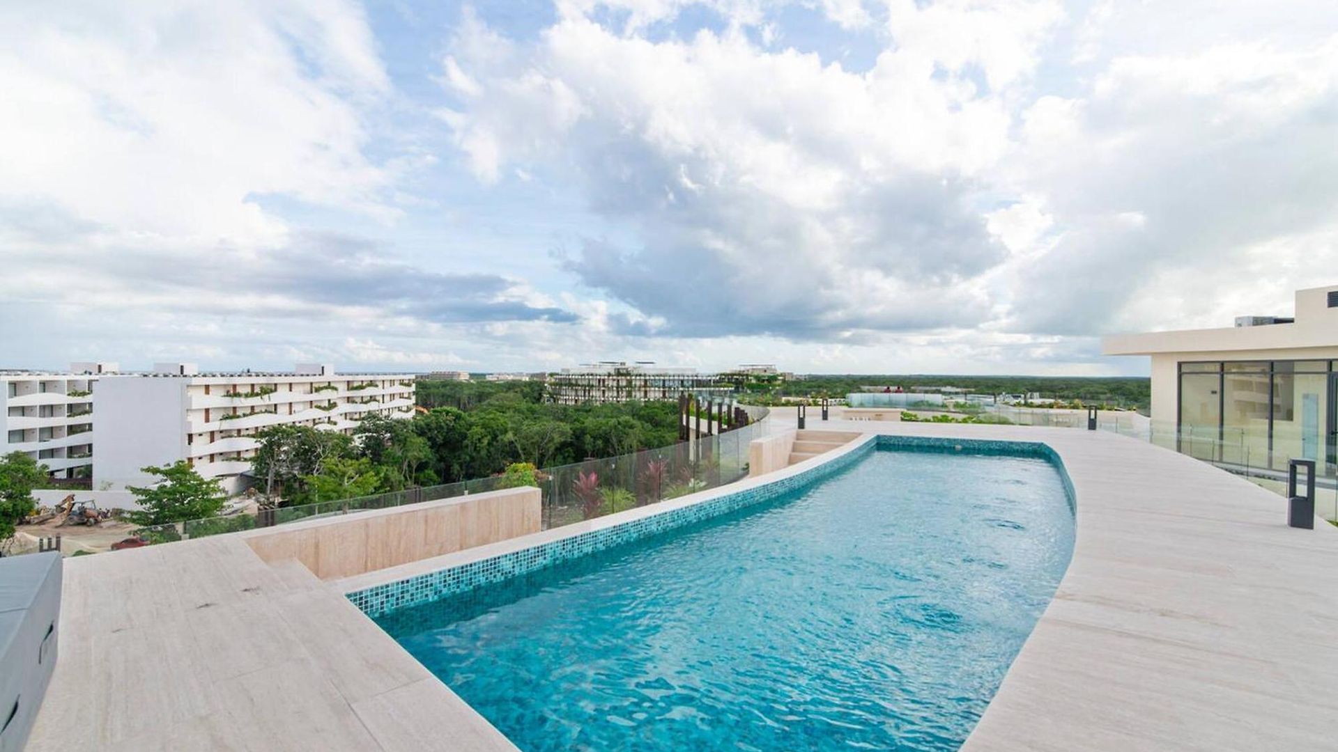 Stylish Loft With Pool Access Holiday home *