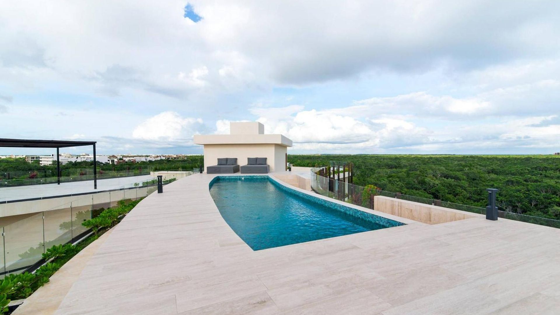 Stylish Loft With Pool Access Holiday home