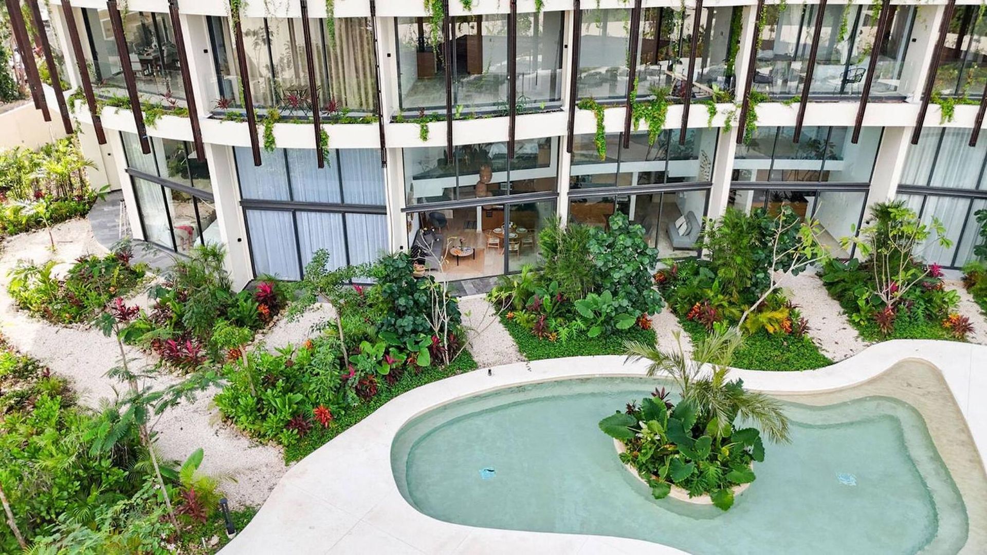 Stylish Loft With Pool Access *
