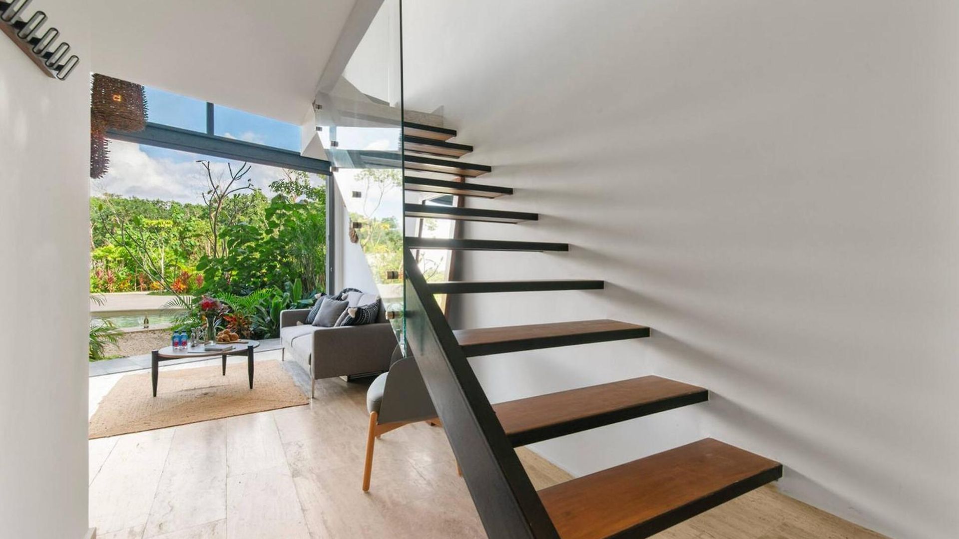 Stylish Loft With Pool Access Holiday home
