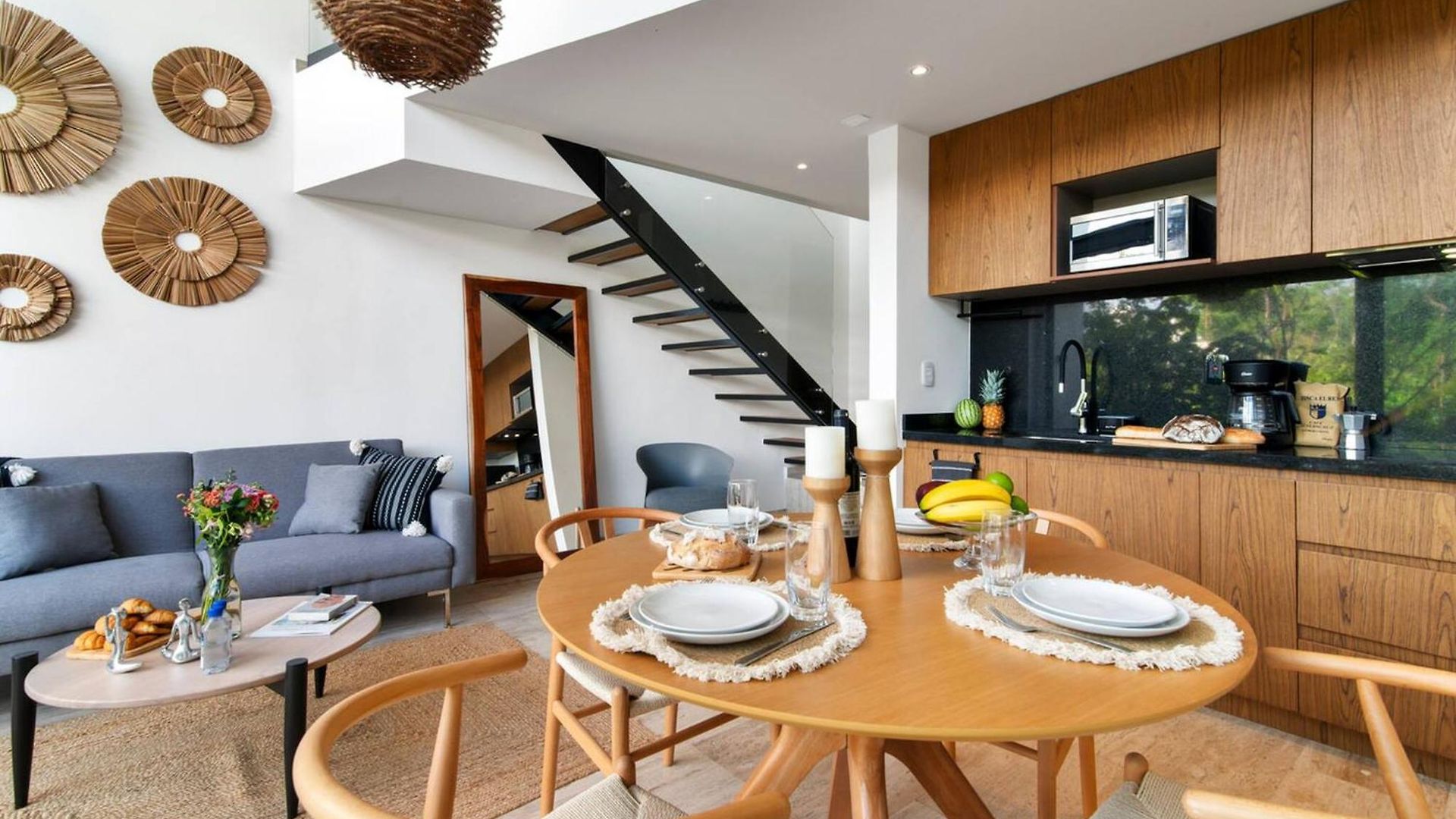 Stylish Loft With Pool Access