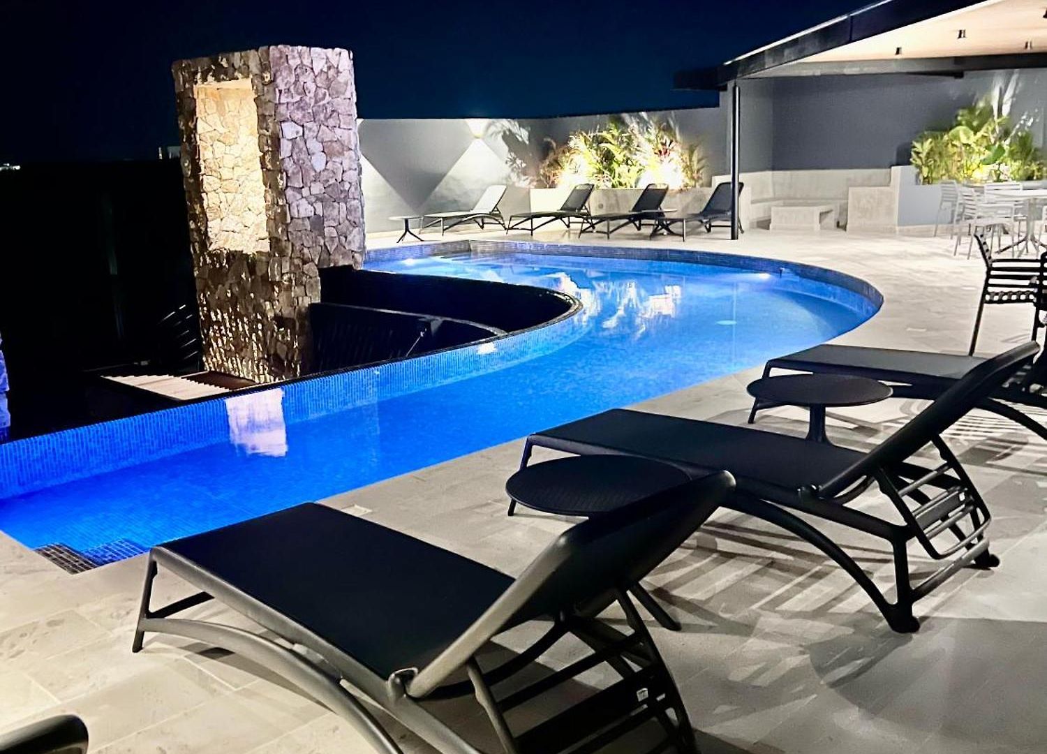 Exclusivo! 2 Dormitorios, 4 Camas, De 1 A 6 Huéspedes Con Terraza Directo A La Alberca Y Otra Alberca Azotea Wifi , Gym , Sauna, Elevador Y Mas!!! *
