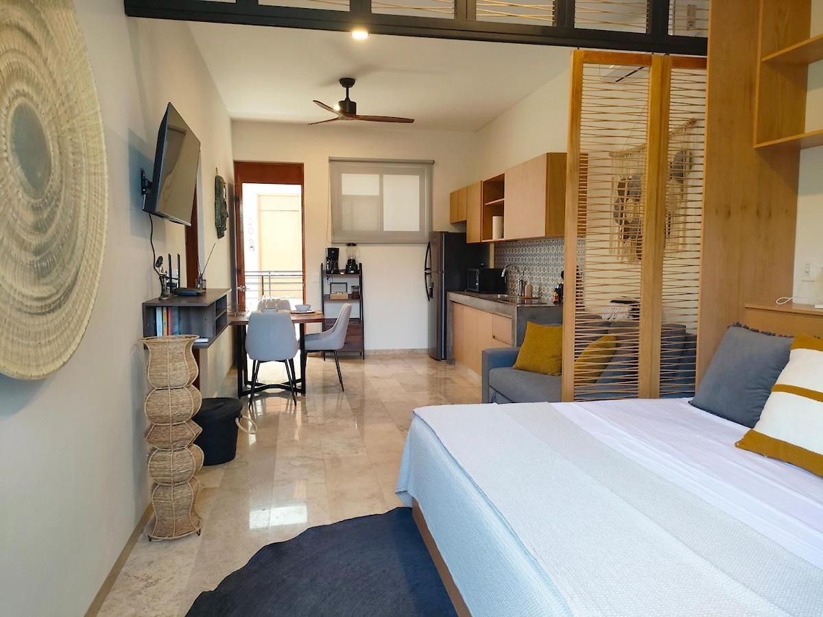 Tropical Escape In A Cozy Paam Cheel