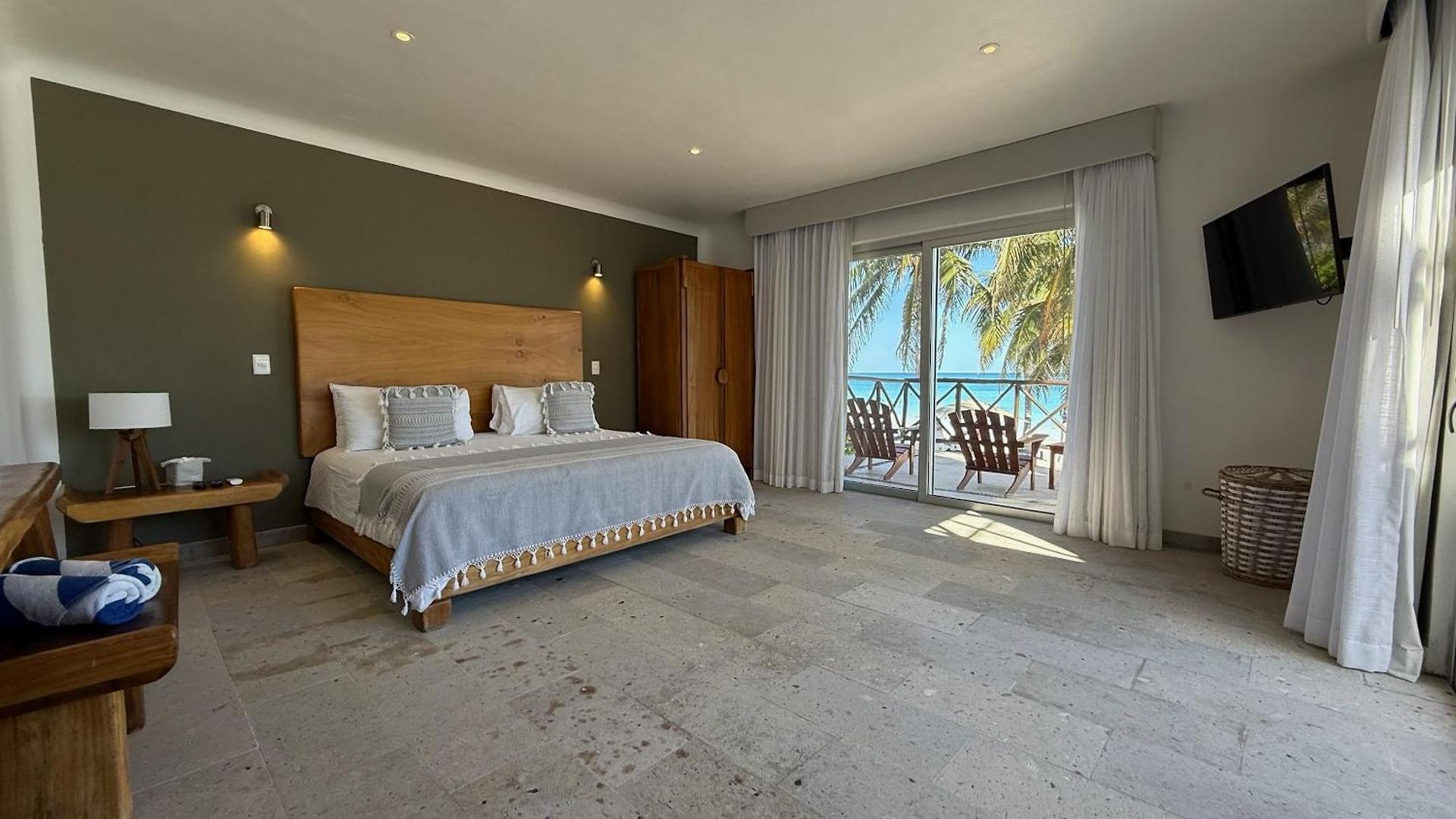 El Paraiso Hotel