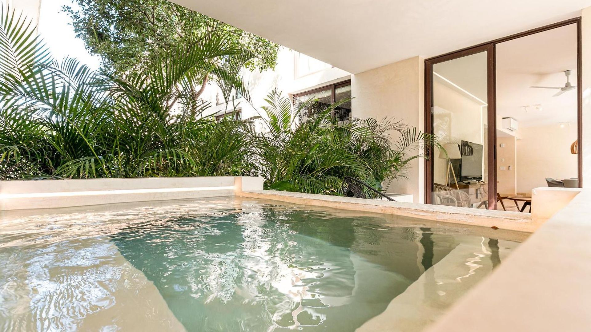 204 Hidden Gem In The Heart Of W/ Huge Private Terrace And Pool For 6 Pax Apartment