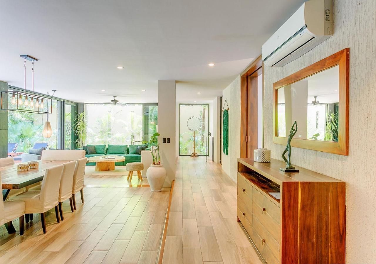 Luxurious Oasis Jacuzzi With Art Gallery And Pool Tulum