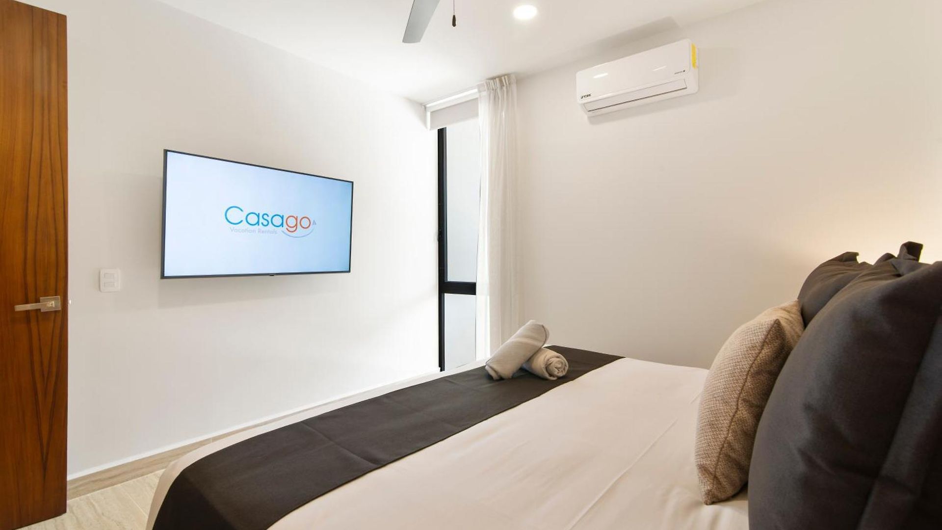 Tropical 2 Bedroom | Private Balcony & Rooftop | Casago Holiday home