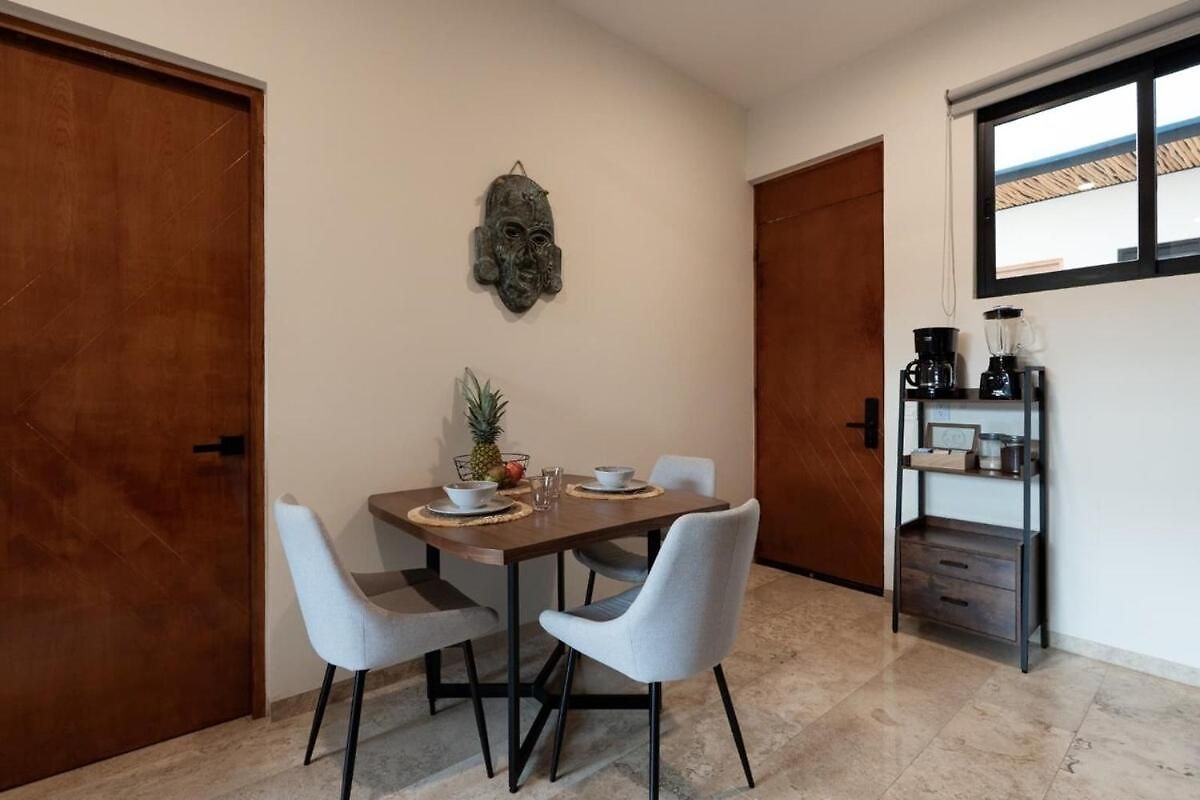 Tropical Escape In A Cozy Paam Cheel