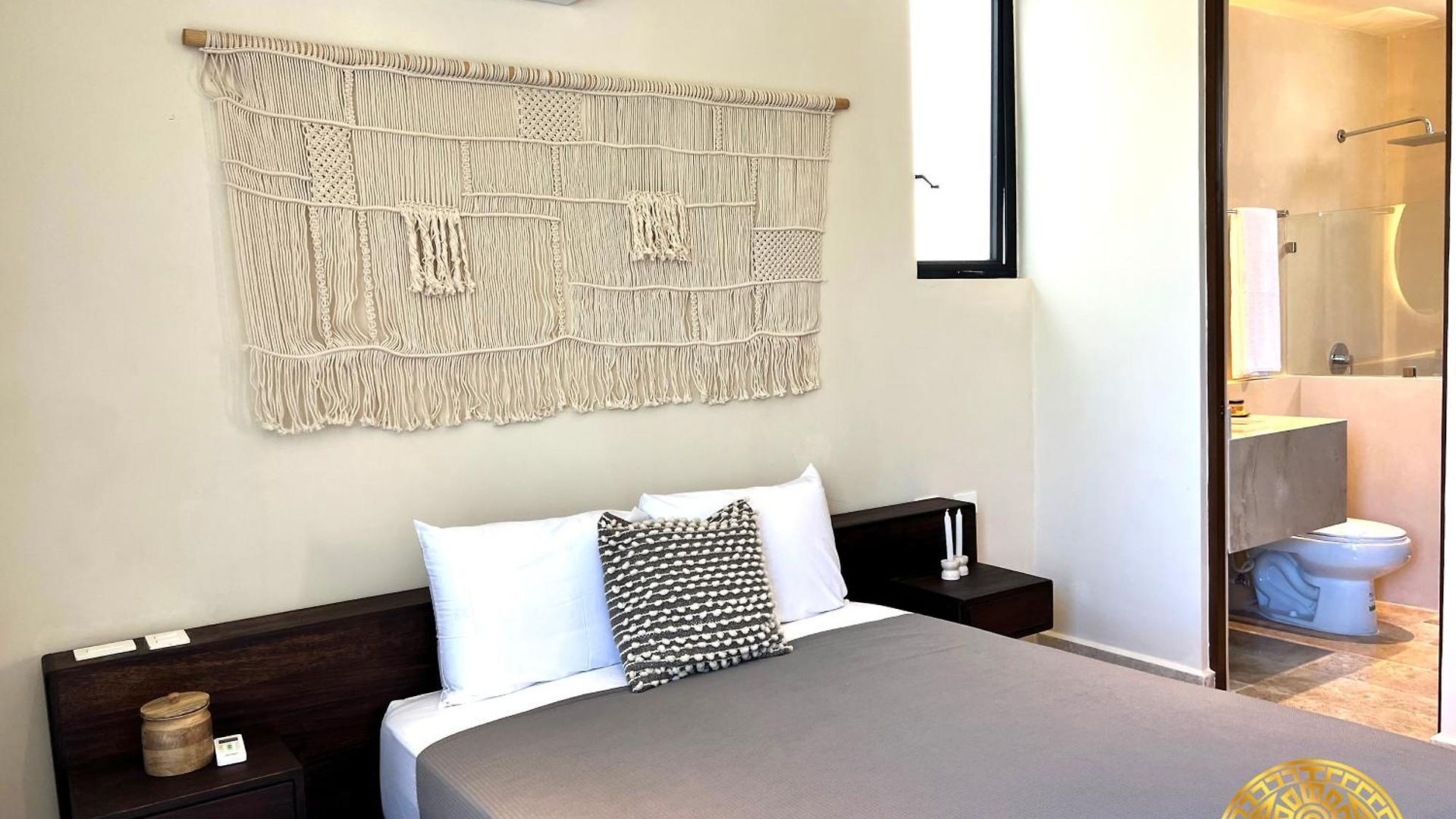 Peregrina Lux Apartahotel 4*