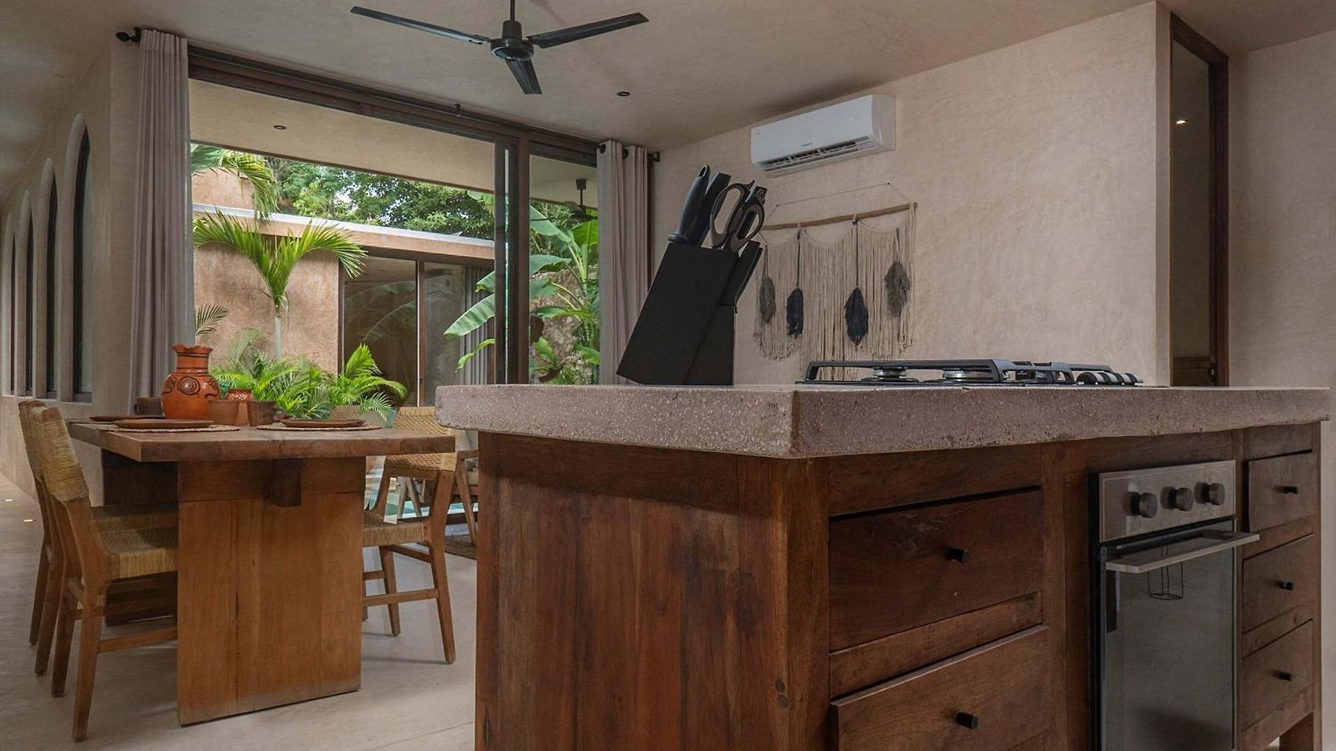 Jungle Apt, Private Pool & Security 24 Apartamento