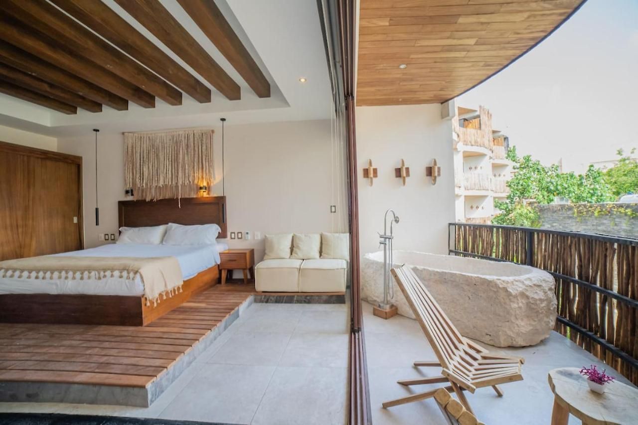 Secluded Jungle Free Access To Club Apartment