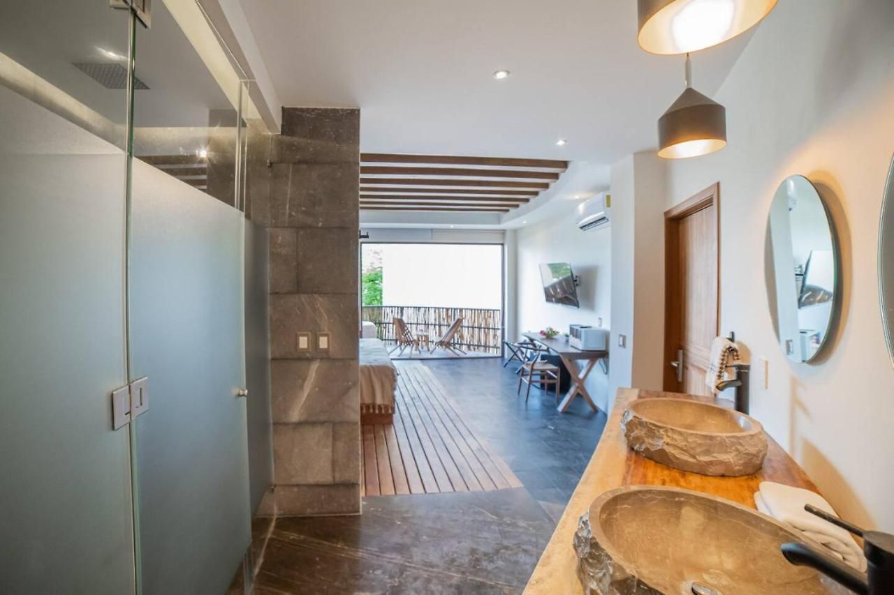 Secluded Jungle Free Access To Club Apartment