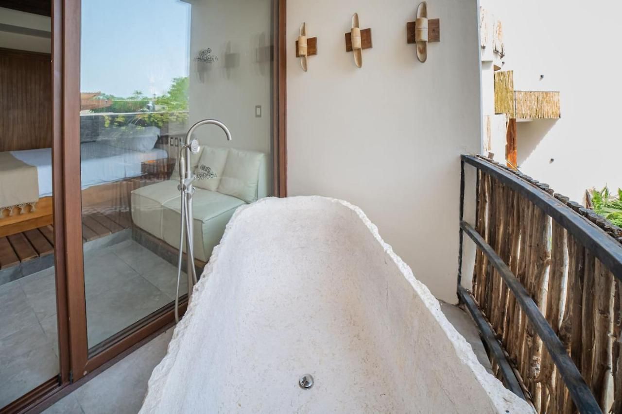 Secluded Jungle Free Access To Club Apartment *