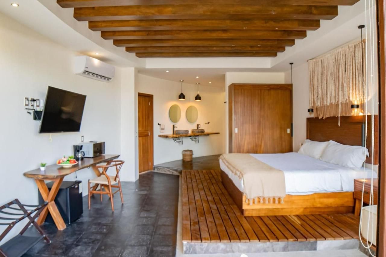 Secluded Jungle Free Access To Club Apartment