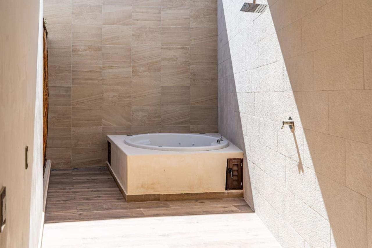 Secluded Jungle Free Access To Club Apartment *