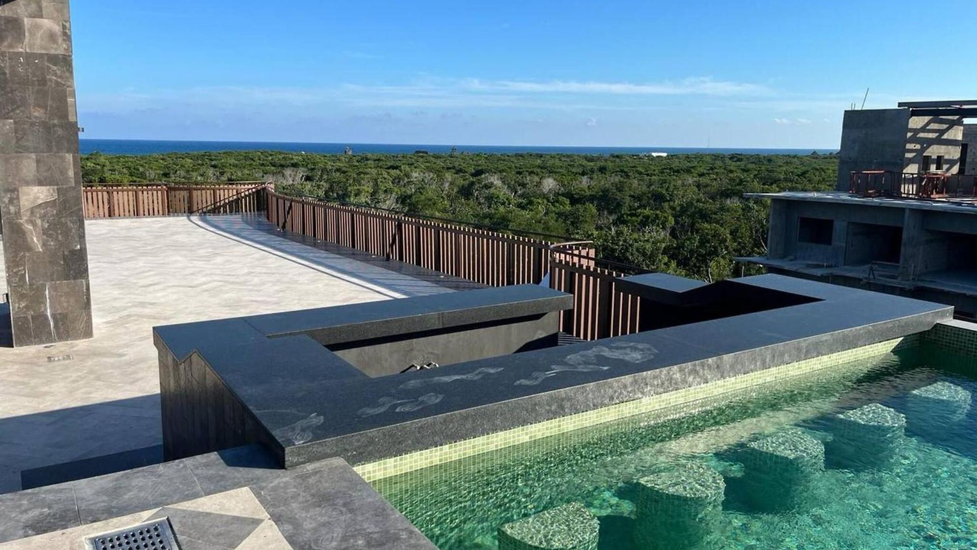 Unique Rooftop Sea View Walking To The Apartment