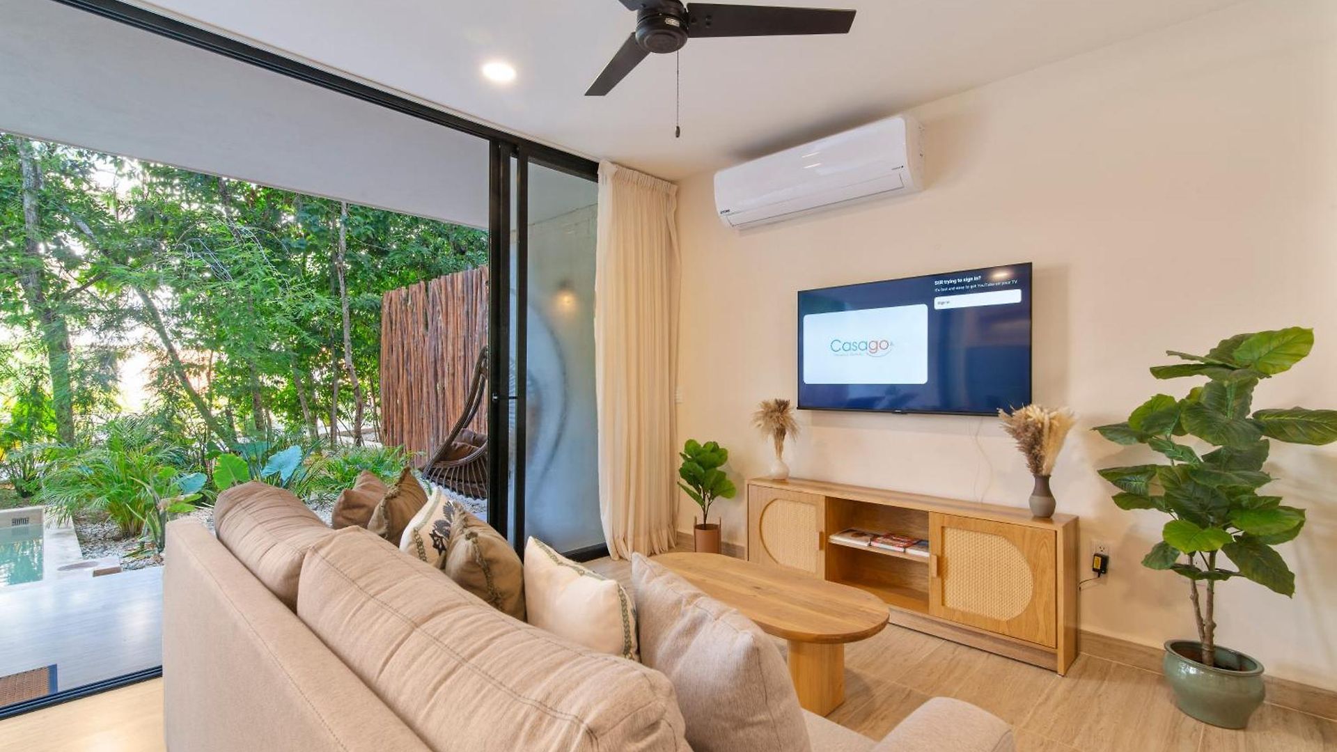 Holiday home Tropical 2 Bedroom | Private Balcony & Rooftop | Casago