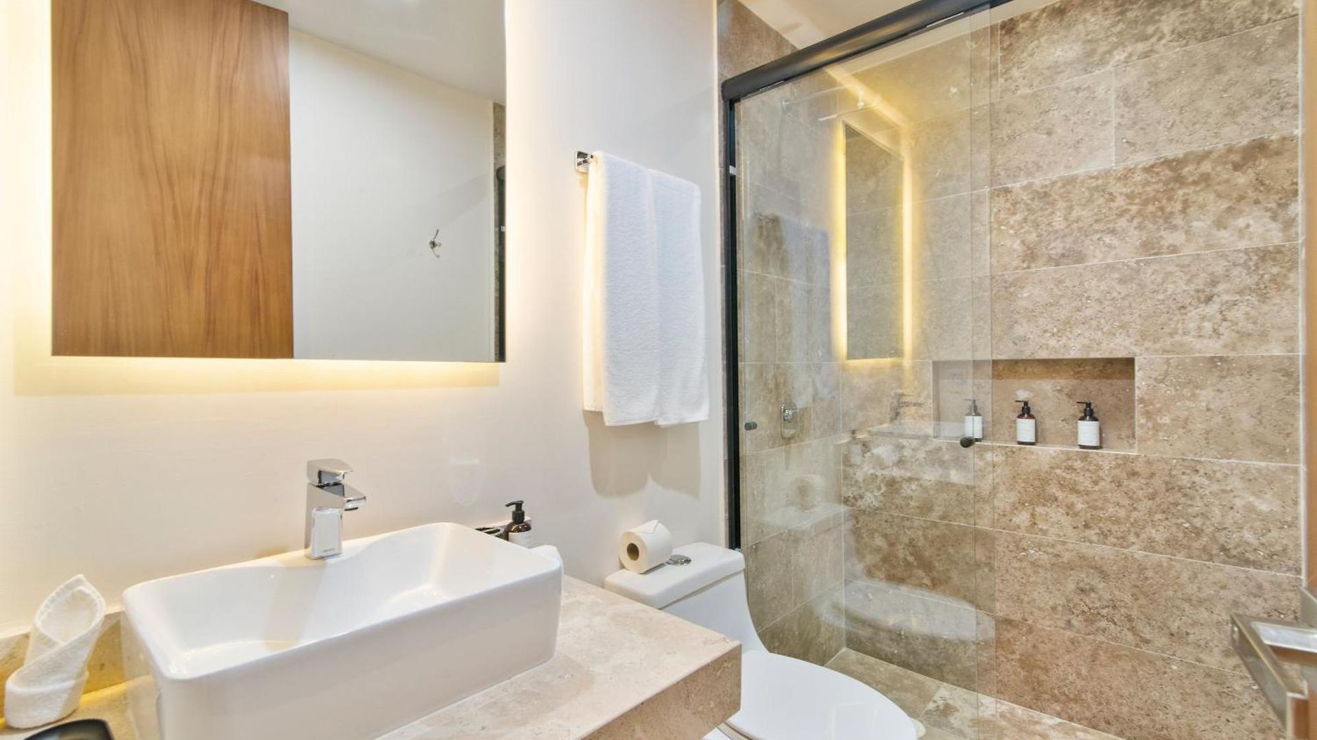 Tropical 2 Bedroom | Private Balcony & Rooftop | Casago Holiday home