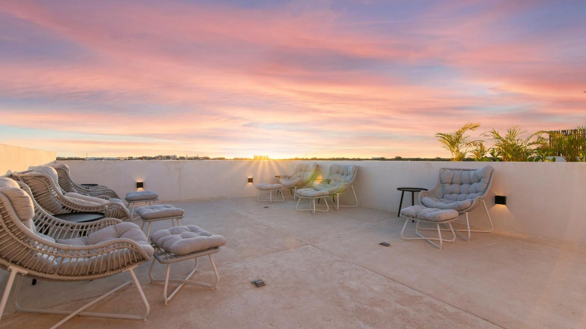Holiday home Tropical 2 Bedroom | Private Balcony & Rooftop | Casago *