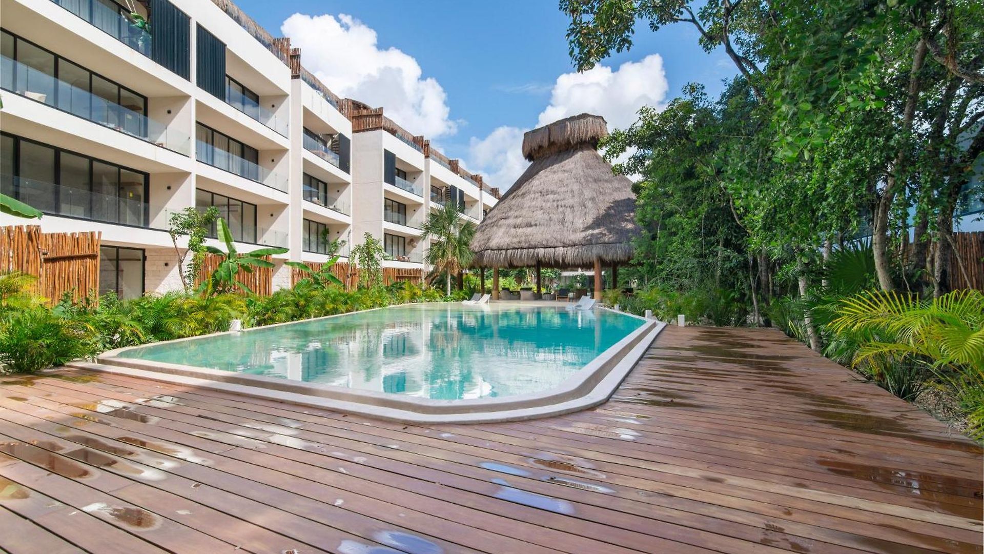 Tropical 2 Bedroom | Private Balcony & Rooftop | Casago Holiday home *