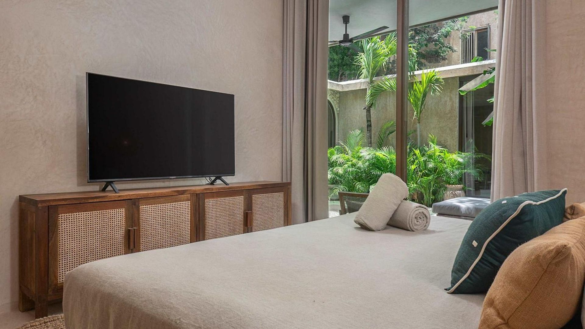 Jungle Apt, Private Pool & Security 24 Apartamento