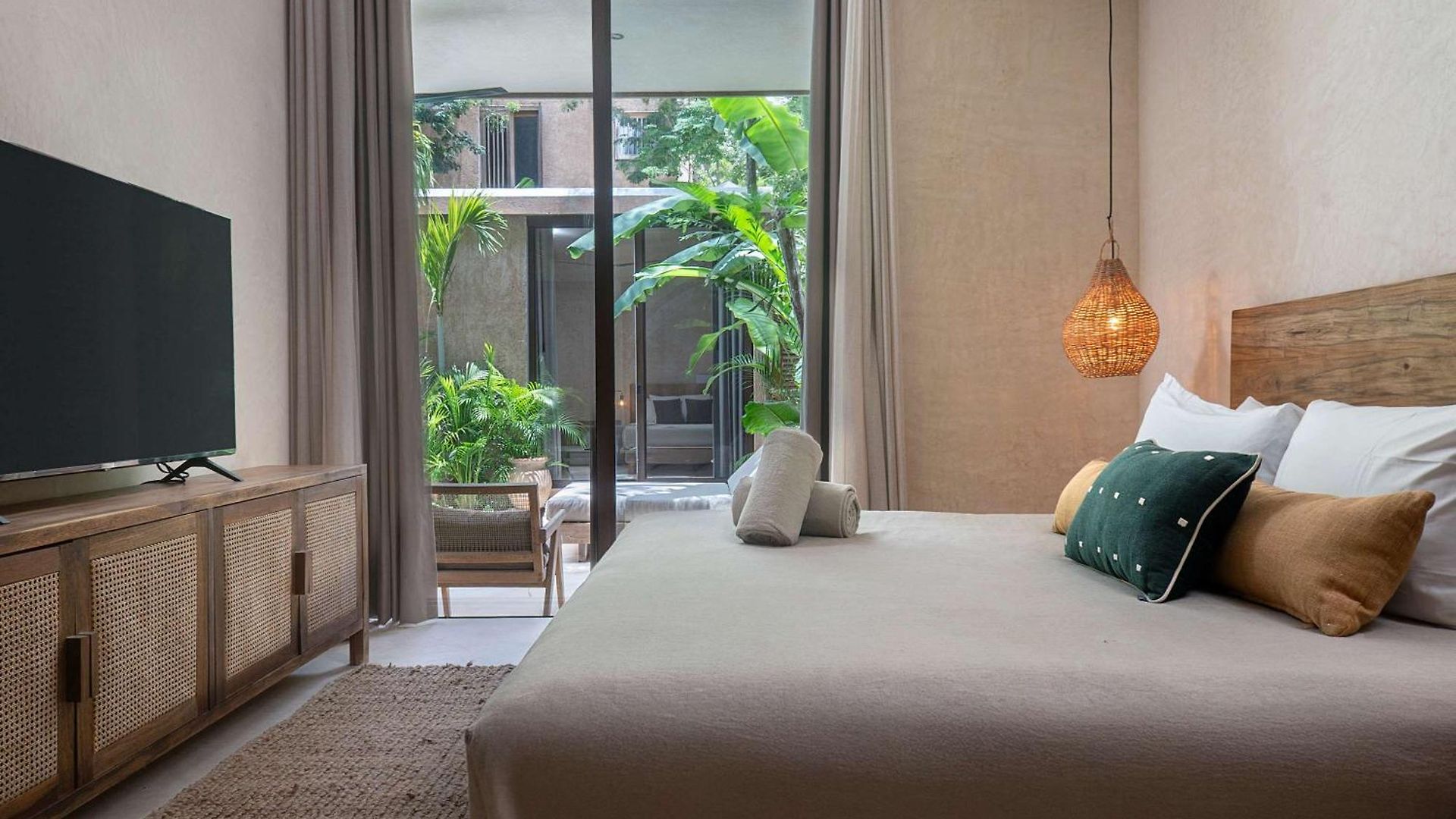 Jungle Apt, Private Pool & Security 24 *