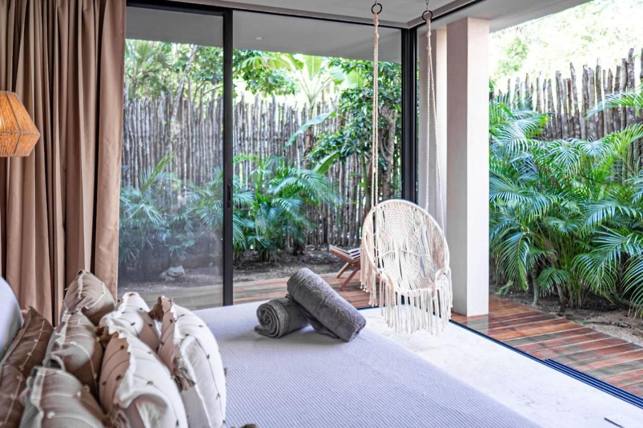 Essentia Luxury Jungle 2br With Private Pool