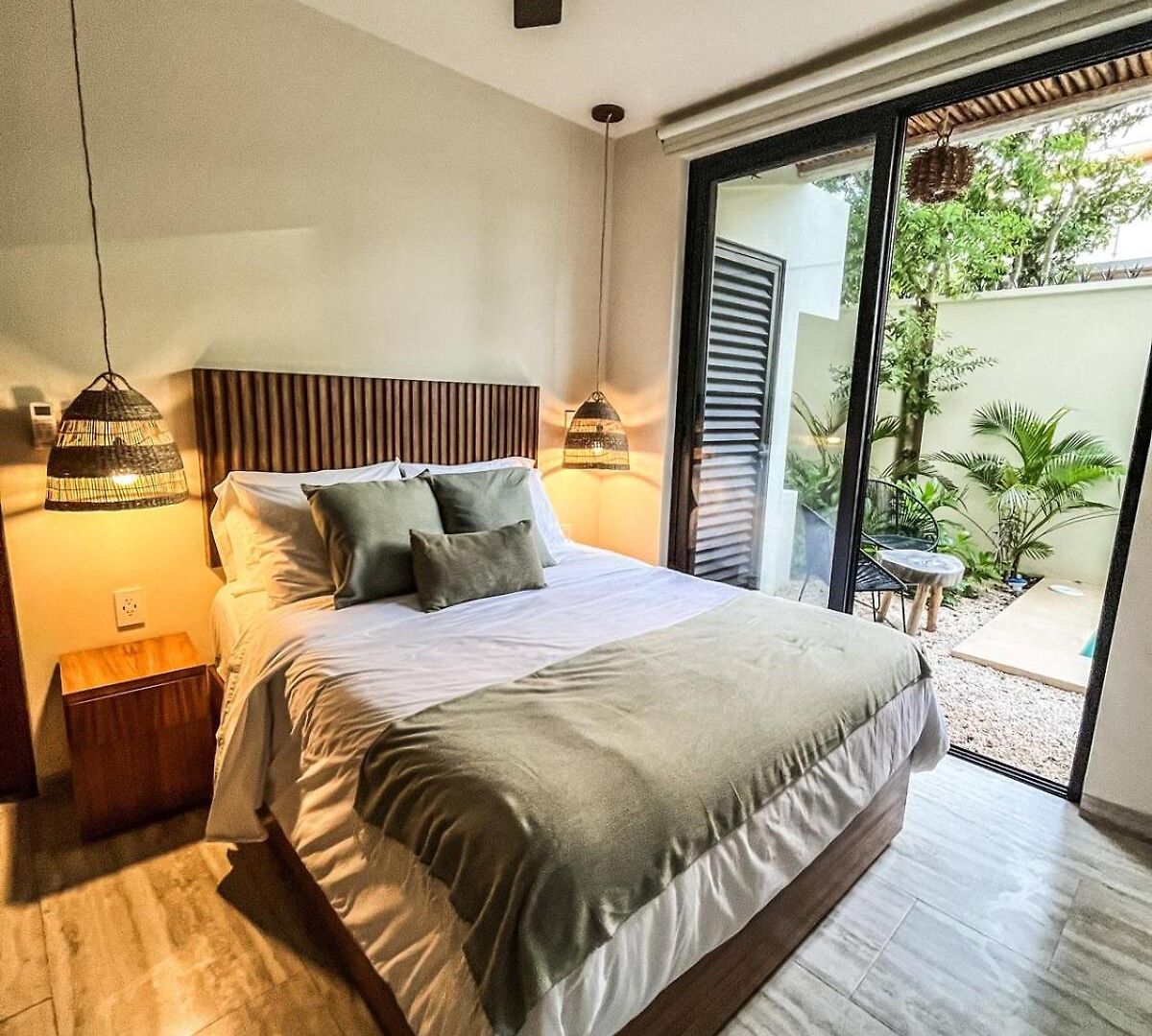 15 Min Walking Near Of Beach, Private Pool, 1 Bed, 1 Sofacama, 1 Inflatable