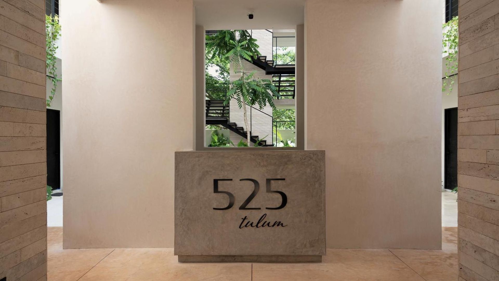 Jungle At 525