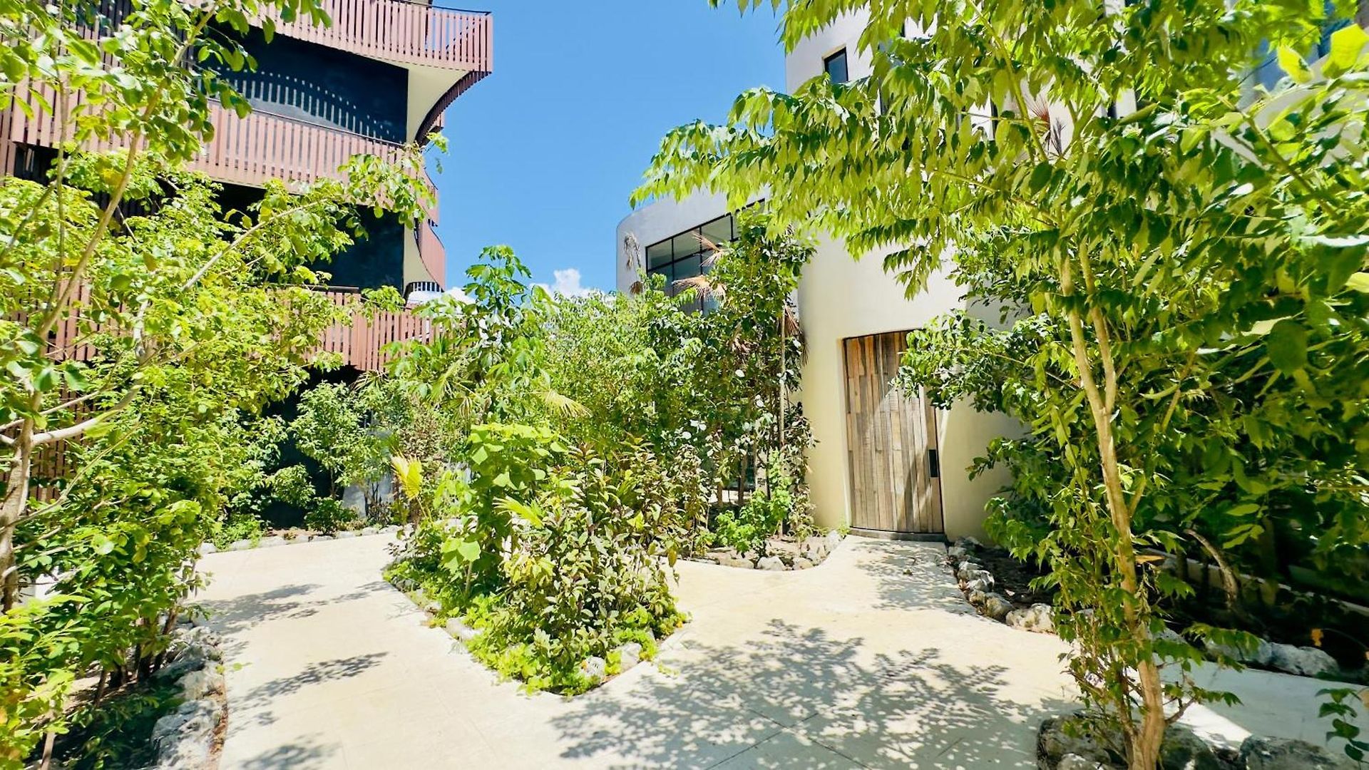 Jungle Guardian - Rooftop Pool & Club Tulum