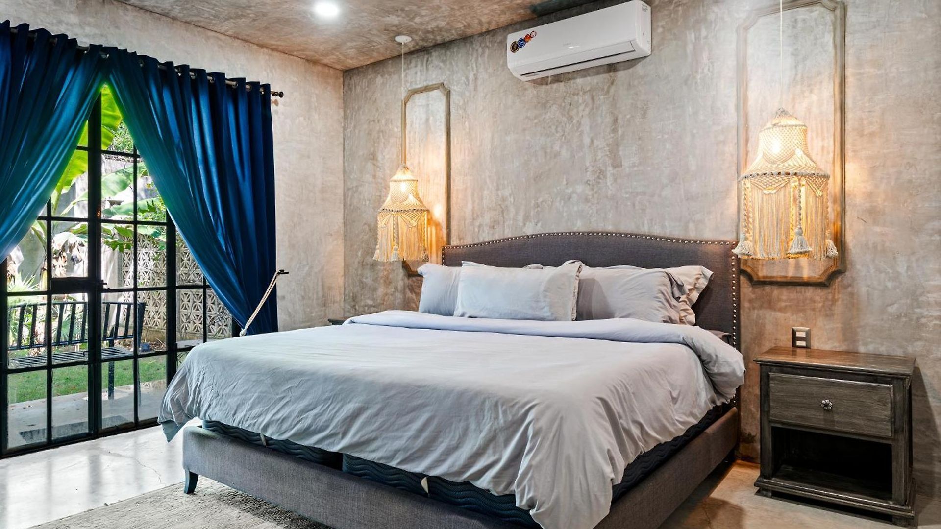 Casa Halo - Mansion, Nightclub, Pool, Sonos, Gated, Staff